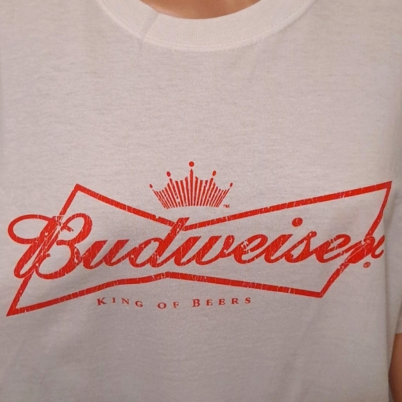 New Vintage Budweiser King of Beers Bowtie Design White and Red Logo T-Shirt - Picture 1 of 6
